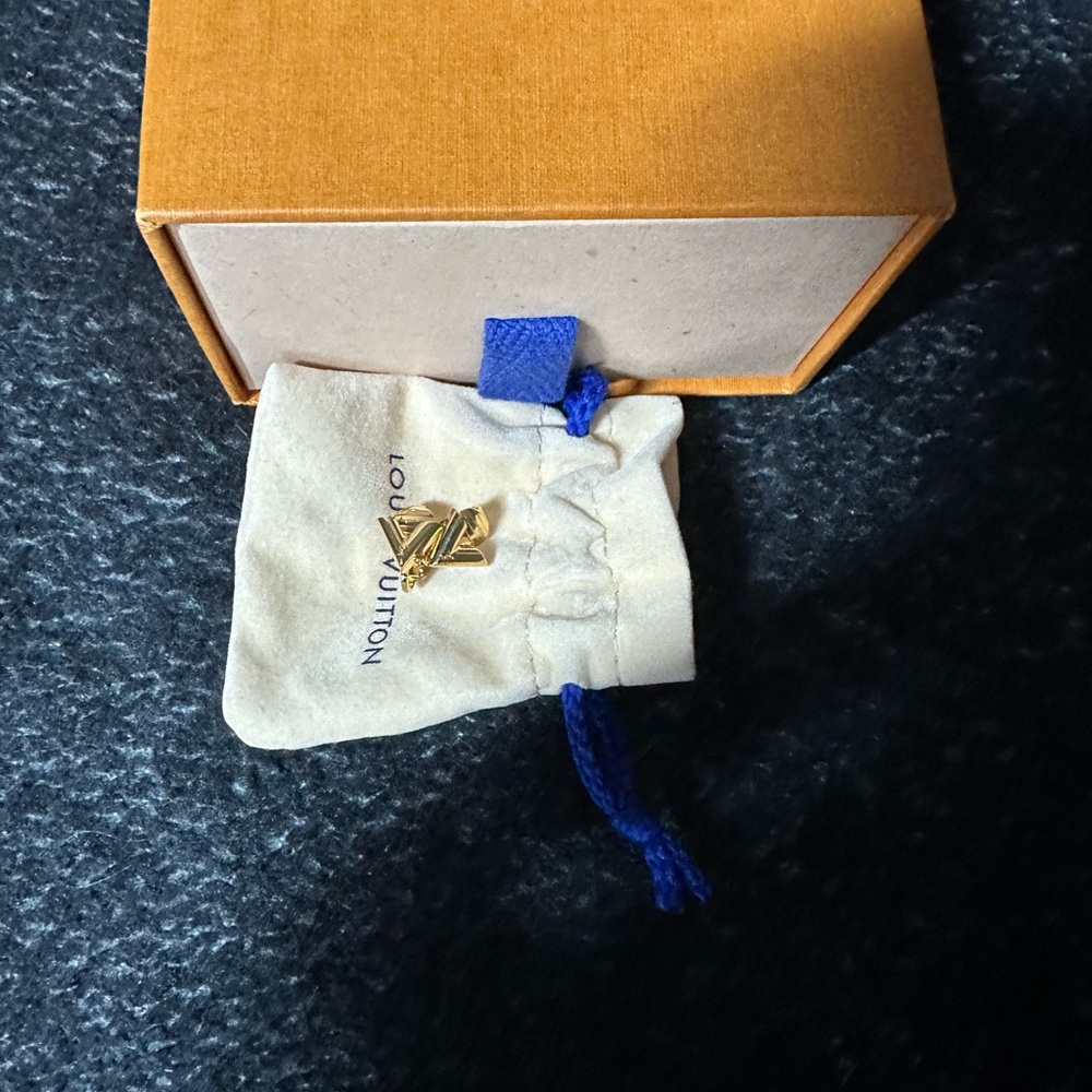 Louis Vuitton Clip On Gold Earrings - Picture 2 of 10